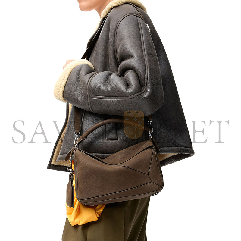 L0ew* small featherlight puzzle bag in grained nubuck a510plsx03 (24*16.5*10.5cm)